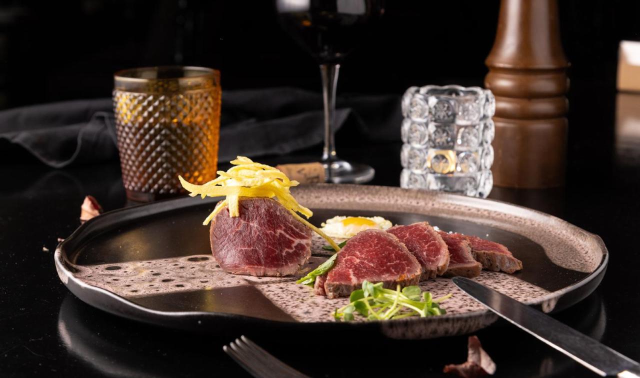 Pousada De Lisboa - Small Luxury Hotels Of The World Kültér fotó A steak prepared sous-vide