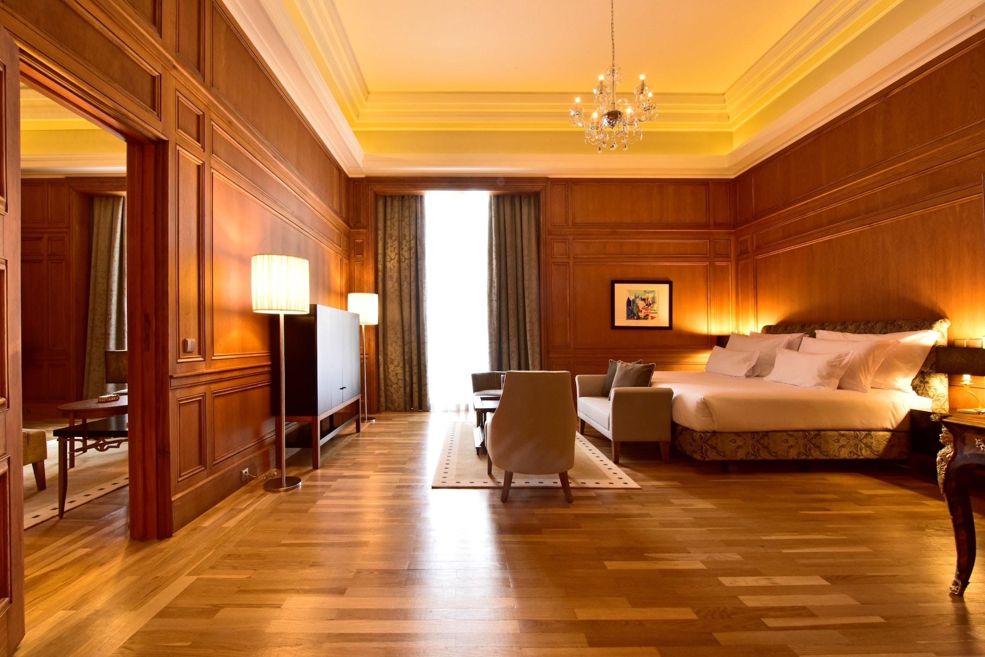 Pousada De Lisboa - Small Luxury Hotels Of The World Kültér fotó A suite at the Four Seasons Hotel, Madrid