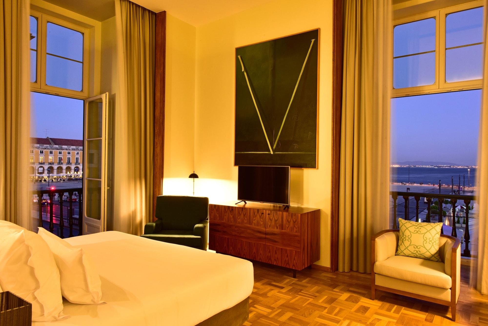 Pousada De Lisboa - Small Luxury Hotels Of The World Kültér fotó A room at the Hotel Lisboa