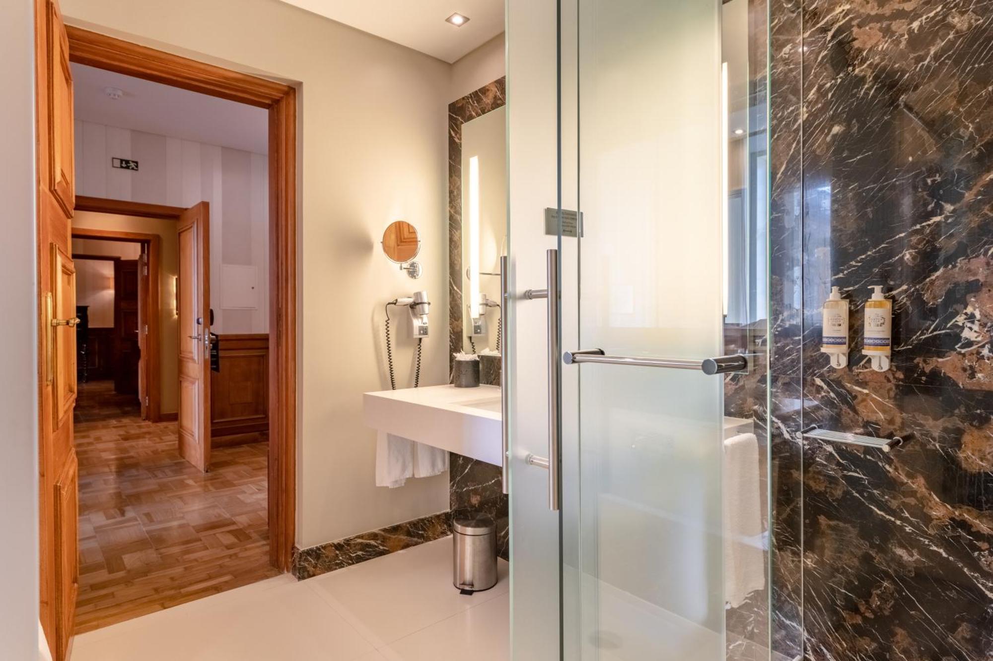 Pousada De Lisboa - Small Luxury Hotels Of The World Kültér fotó Bathroom