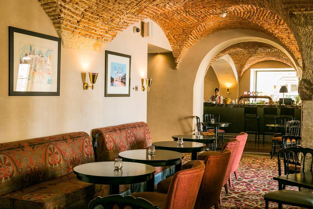 Pousada De Lisboa - Small Luxury Hotels Of The World Kültér fotó The bar at the Hotel de la Ville